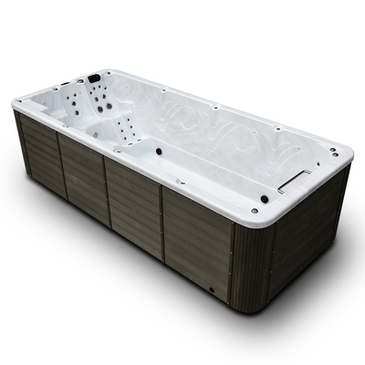 Tipo surfando exterior moderno associação infinita da piscina e dos termas